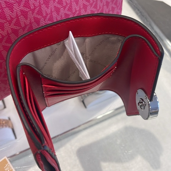 MICHAEL KORS
Carmen Medium Faux Leather Wallet
Bright Red
NWT - Picture 9 of 16